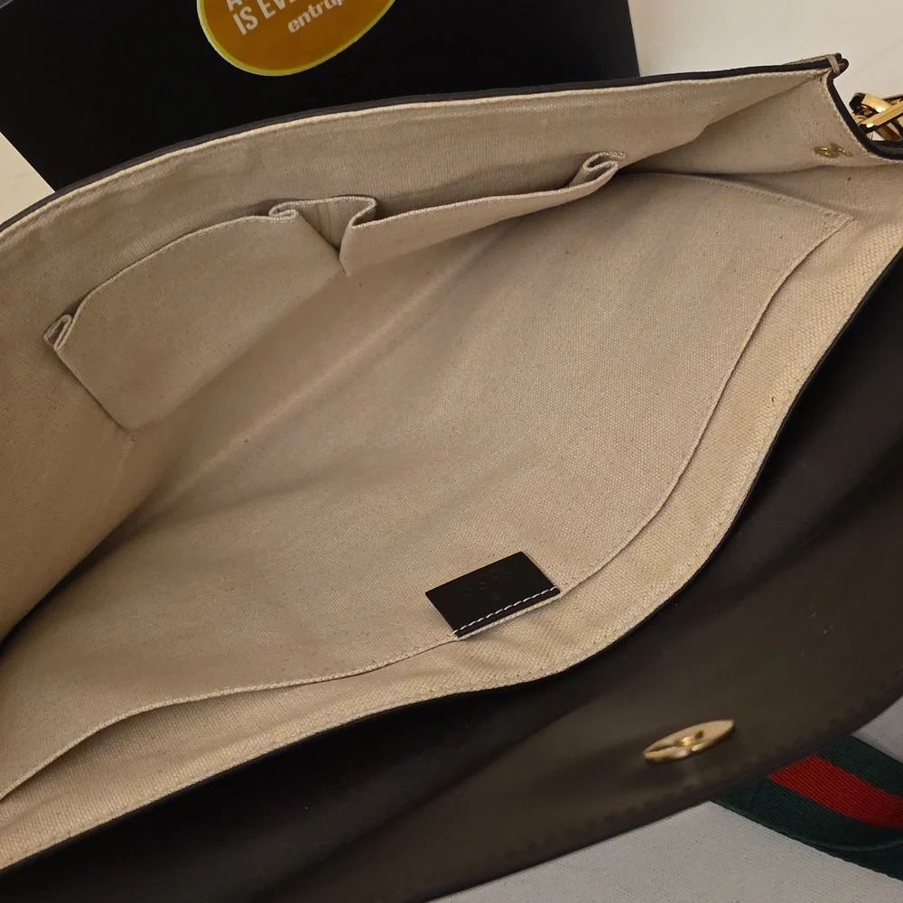 GUCCI GG Supreme Laptop Bag Clutch 3 Pocket Shoulder Crossbody Strap Unisex